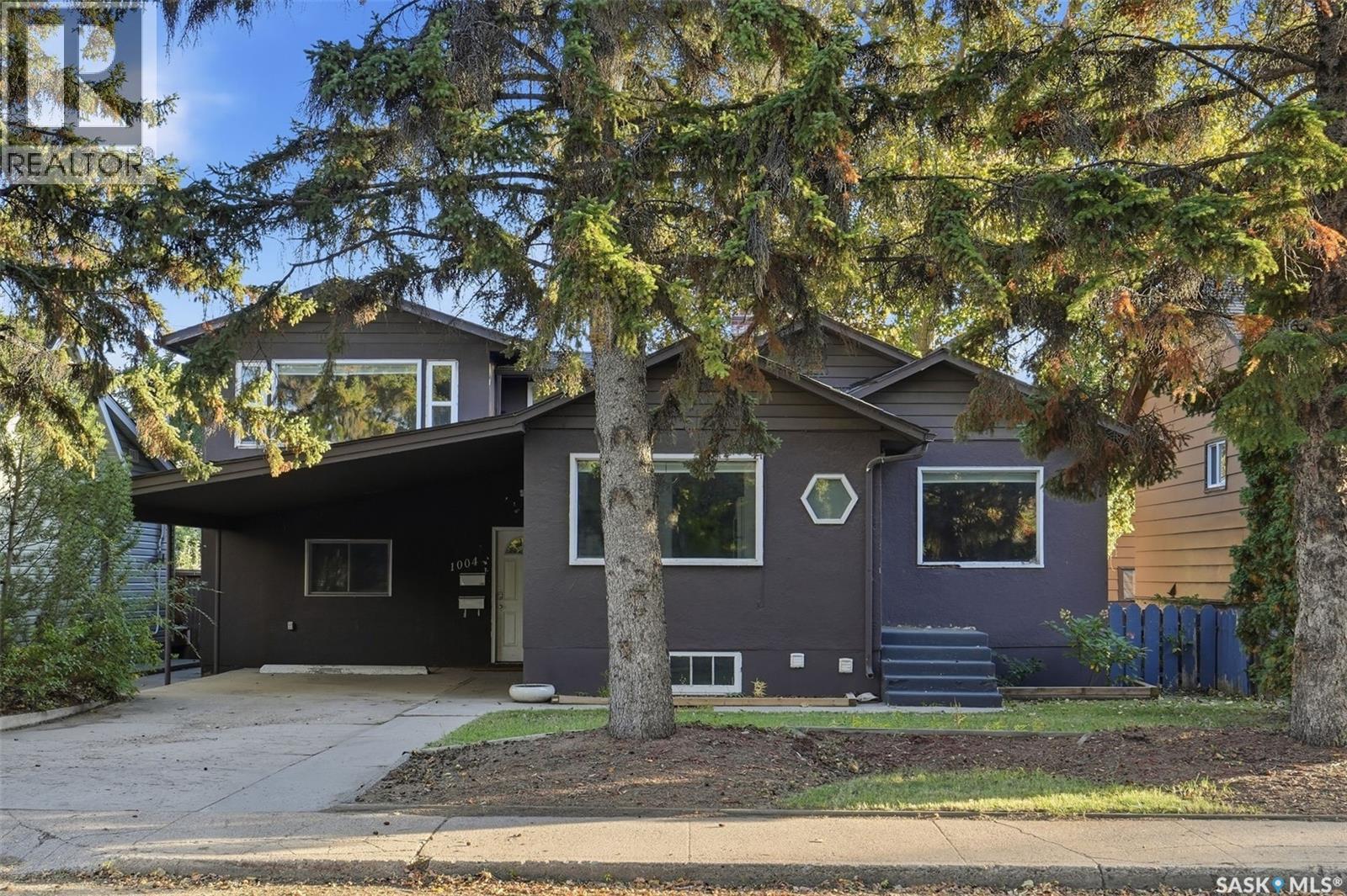 1004 6th Street E Property Photo 1