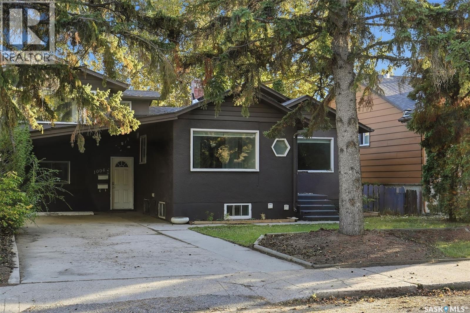 1004 6th Street E Property Photo 2