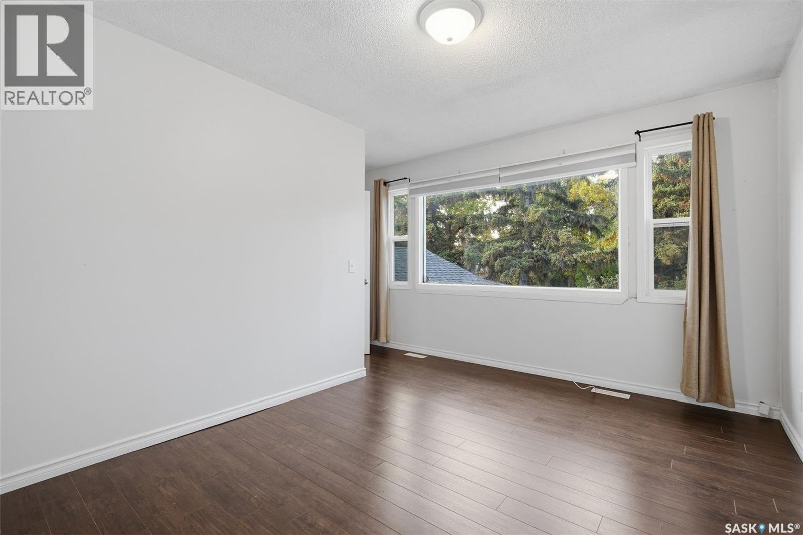1004 6th Street E Property Photo 17