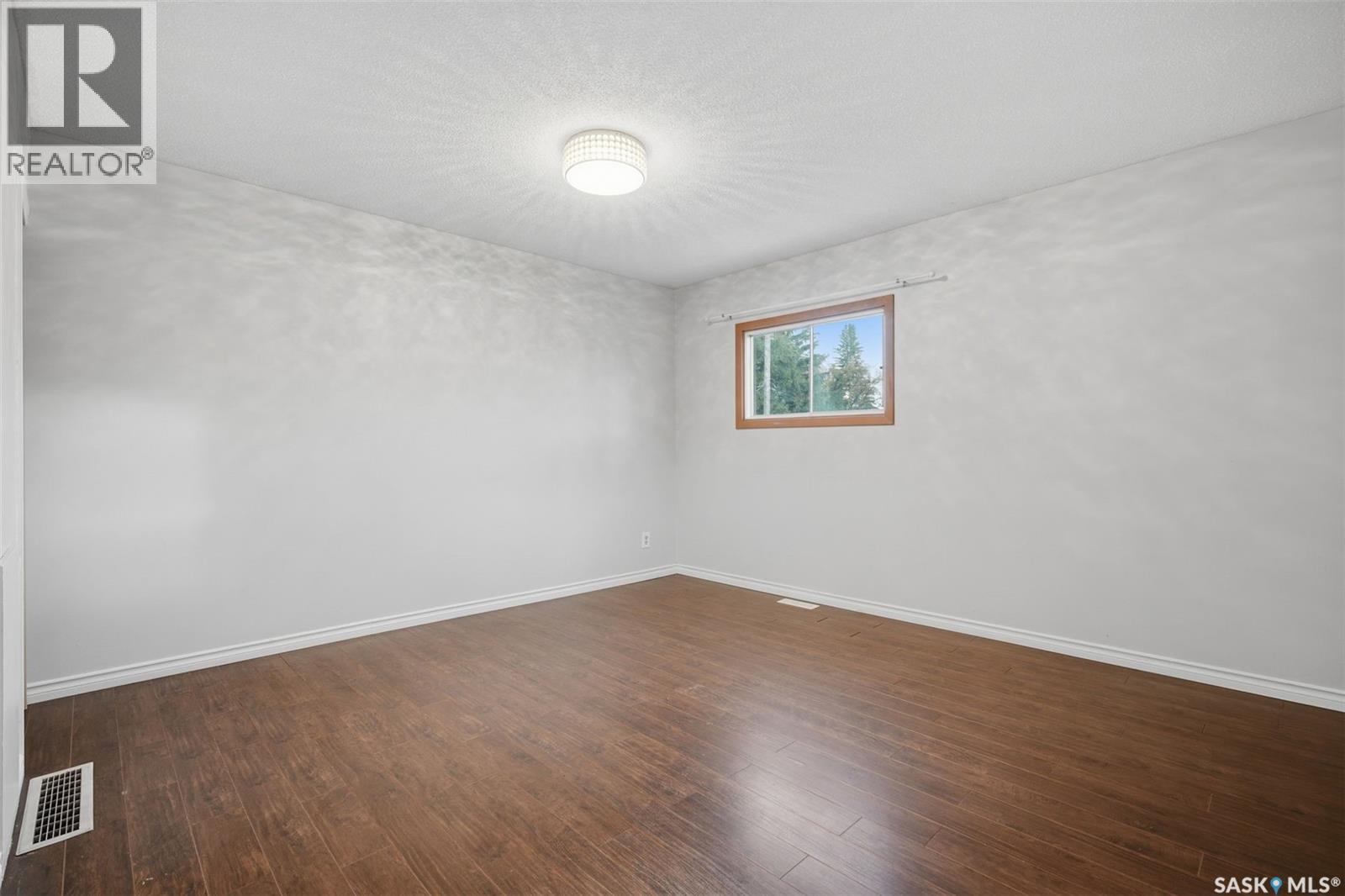 1004 6th Street E Property Photo 20