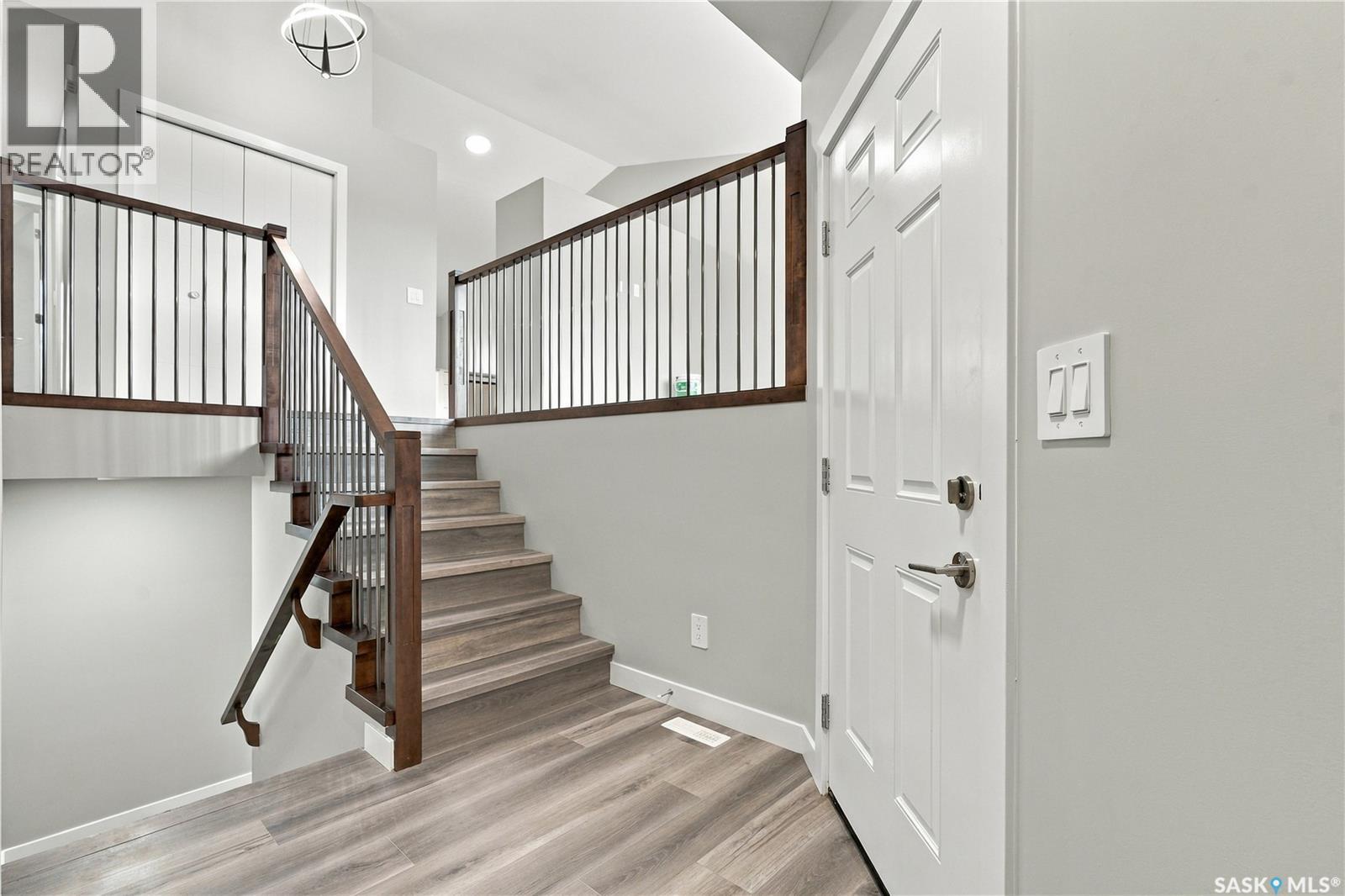 246 Sutter Place Property Photo 2