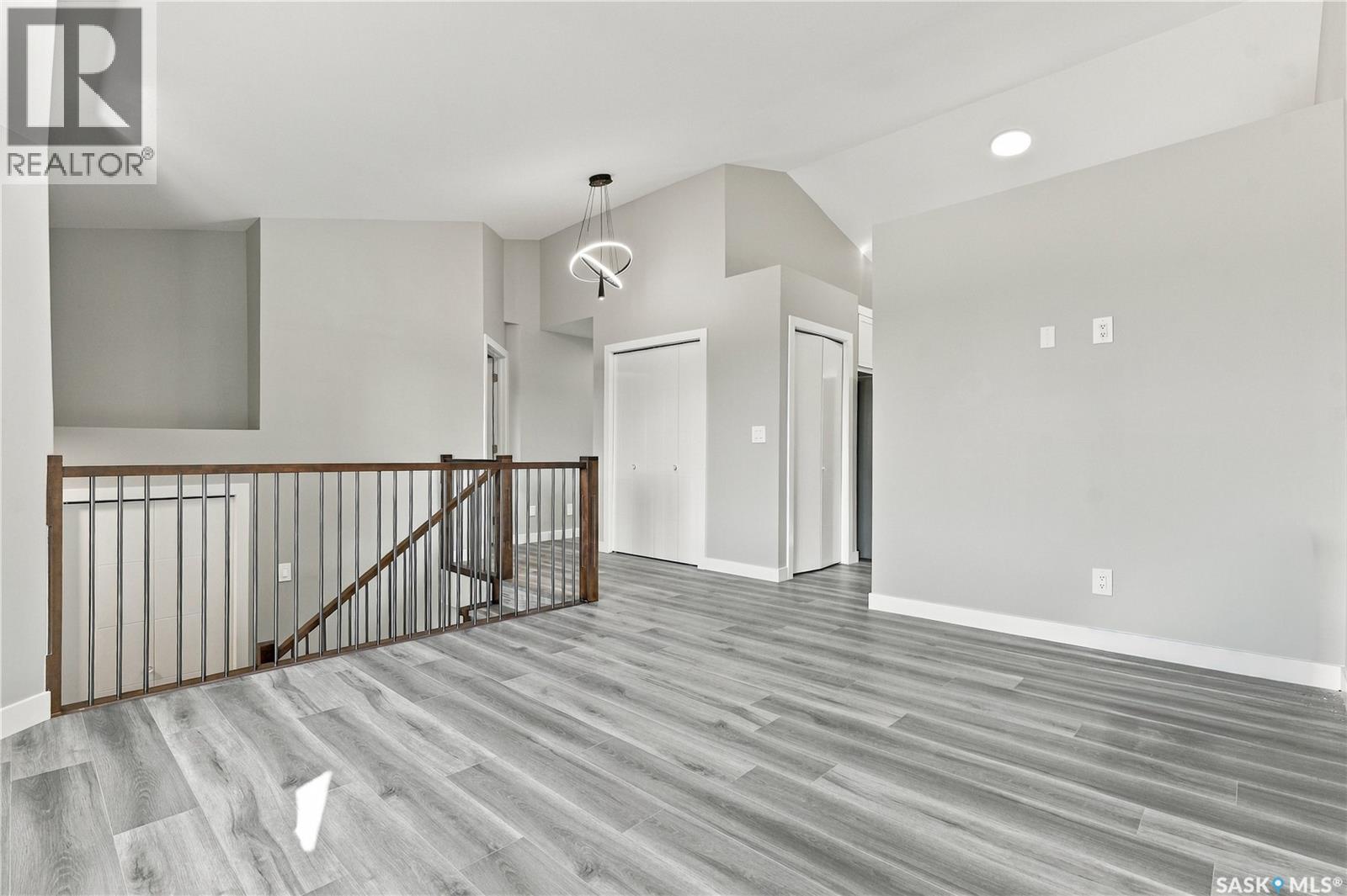 246 Sutter Place Property Photo 5
