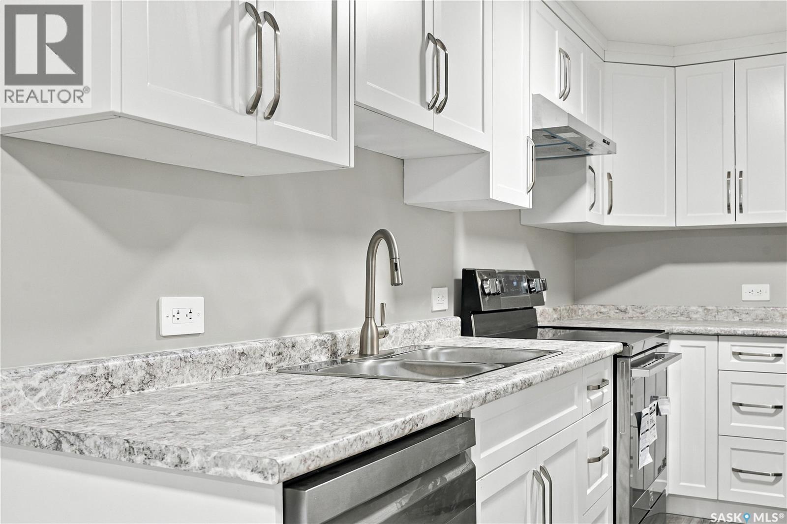 246 Sutter Place Property Photo 31