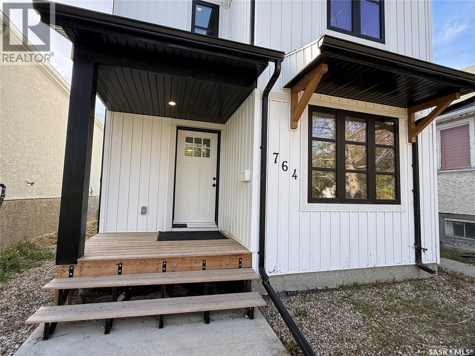 764 Athol Street Property Photo 2