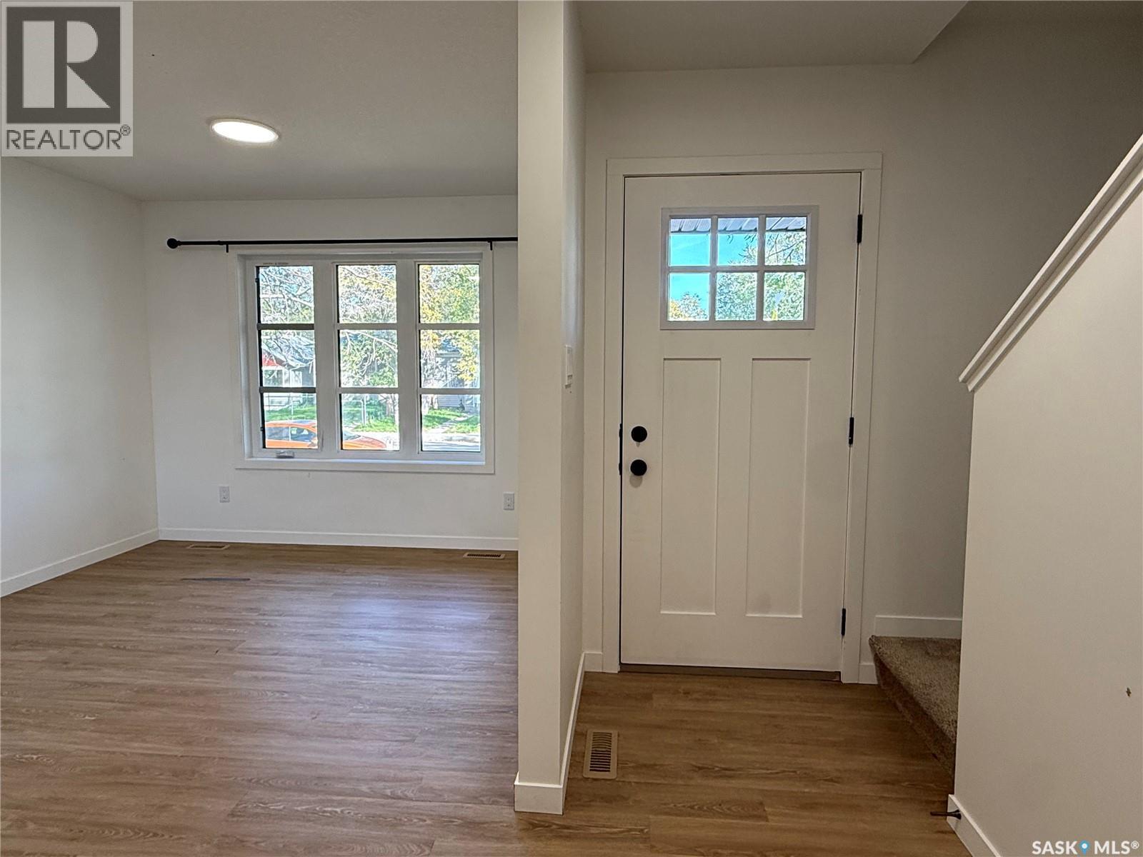764 Athol Street Property Photo 4