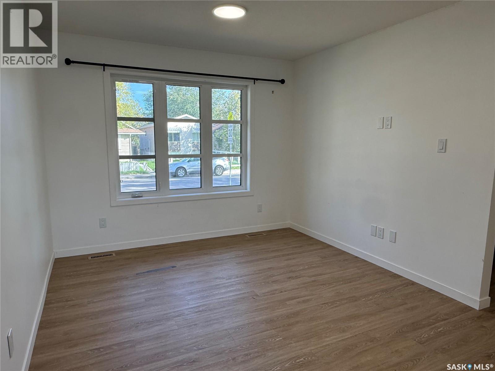 764 Athol Street Property Photo 6
