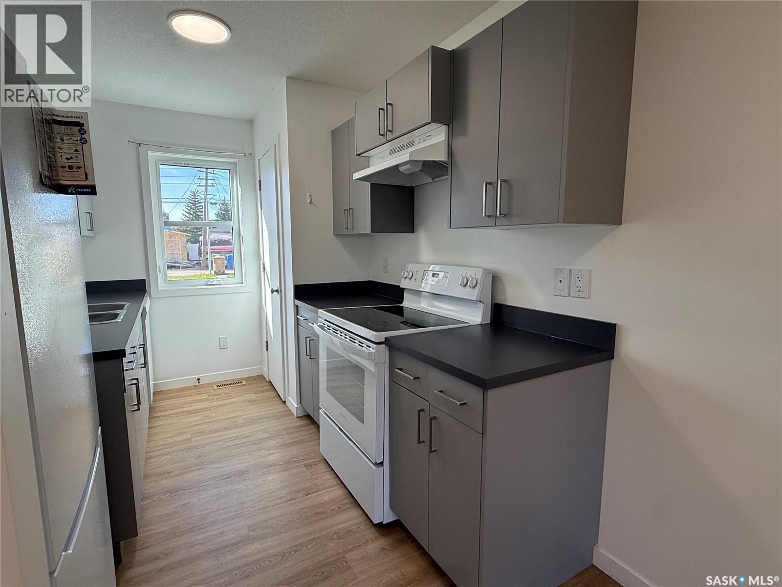 764 Athol Street Property Photo 8
