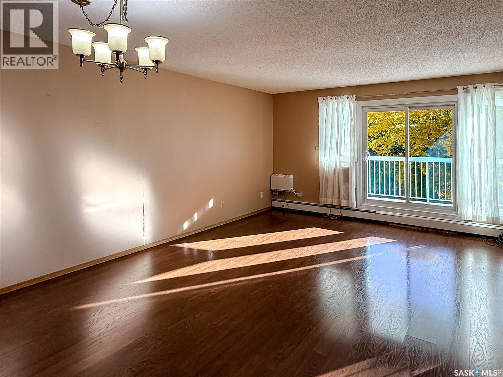 219 960 Assiniboine Avenue E Property Photo 3