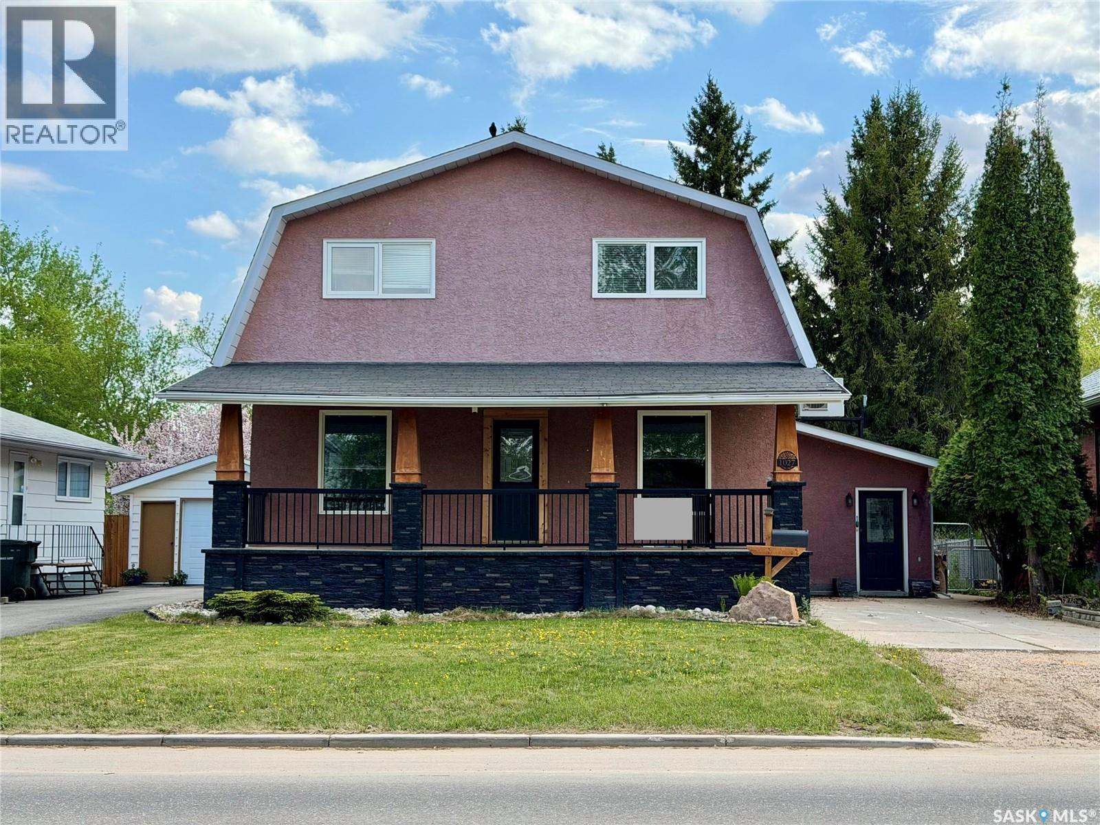 1027 4th Street E Property Photo 1