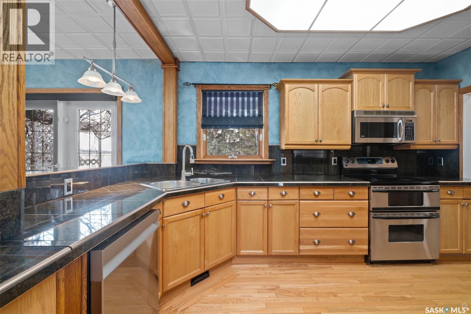 1027 4th Street E Property Photo 4