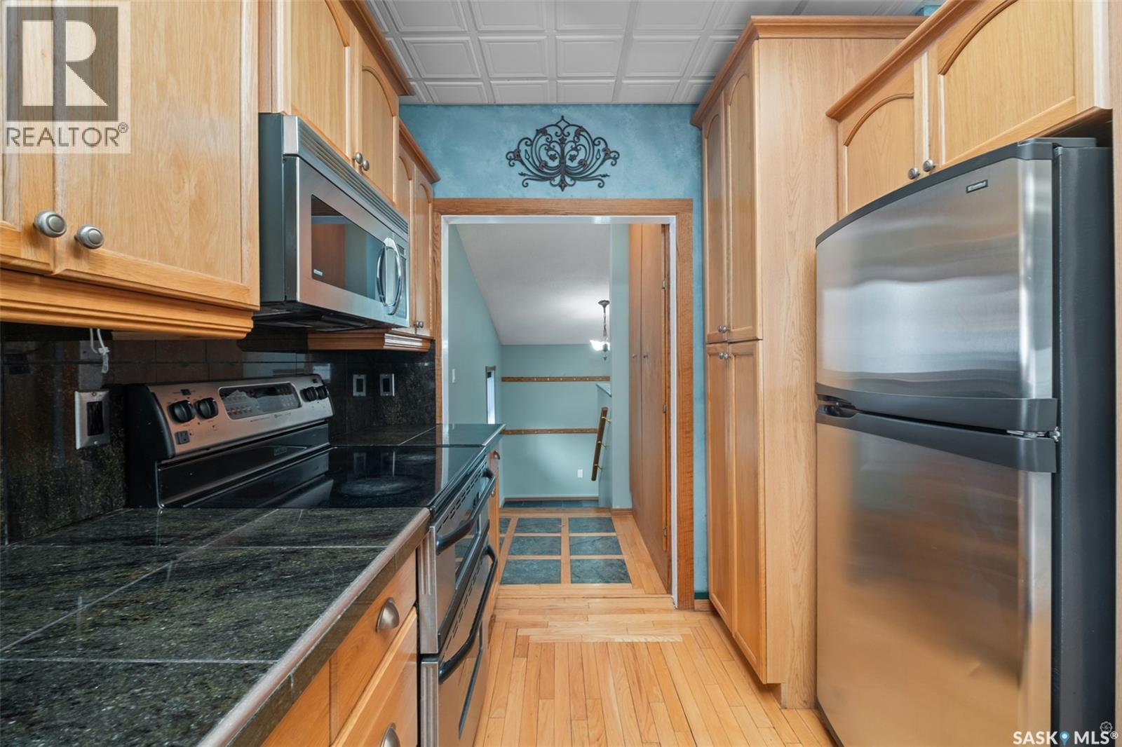 1027 4th Street E Property Photo 5