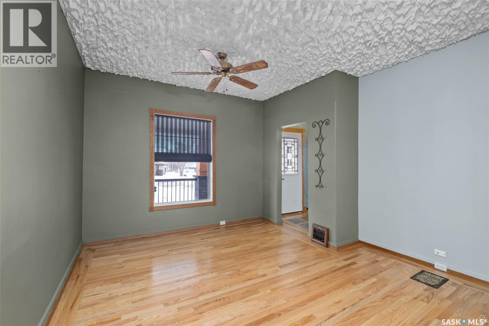 1027 4th Street E Property Photo 14