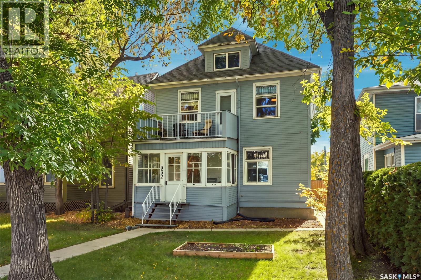332 10th Street E Property Photo 1