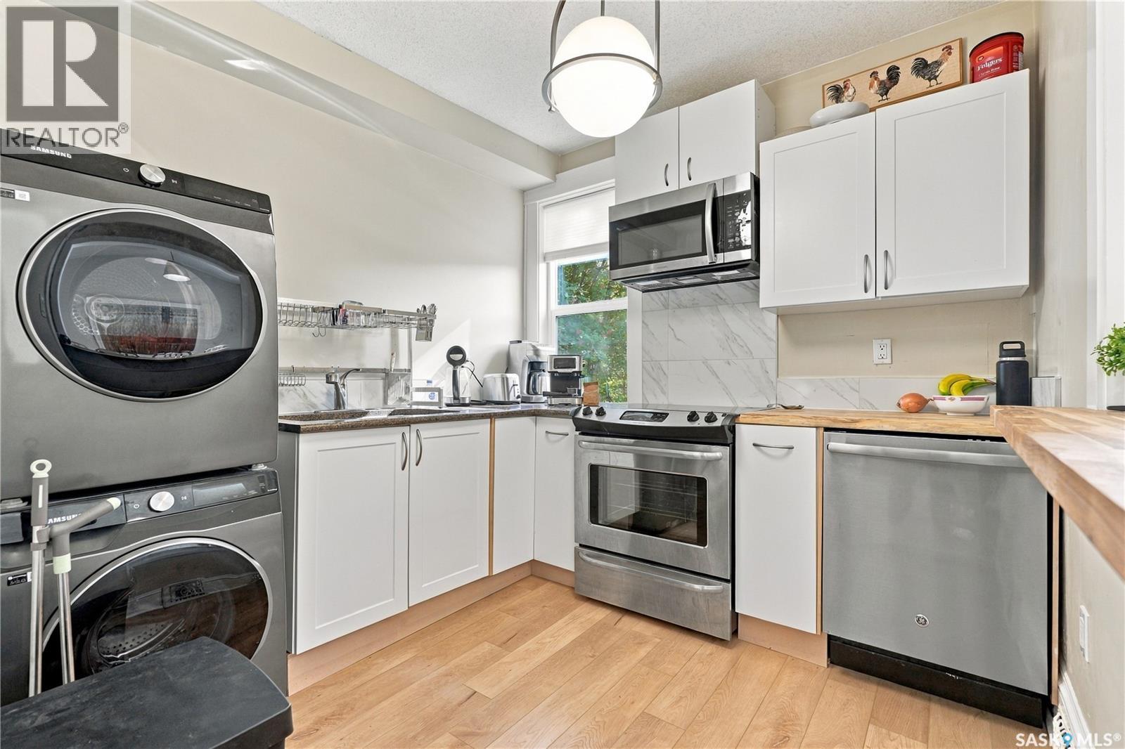 332 10th Street E Property Photo 9