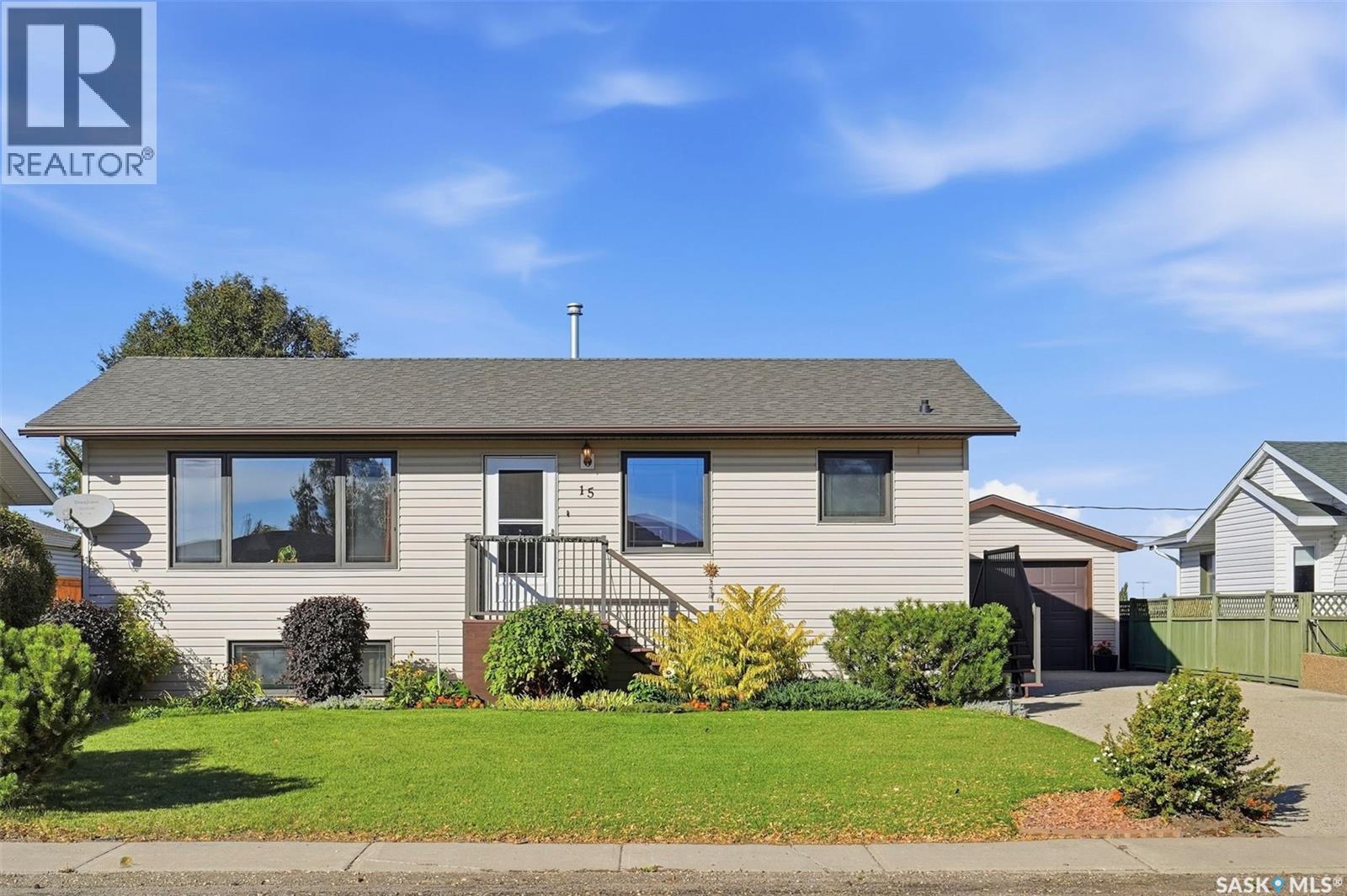15 Blake Crescent Property Photo 1