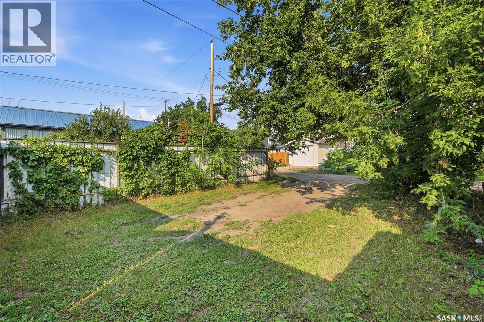 408 E Avenue S Property Photo 33
