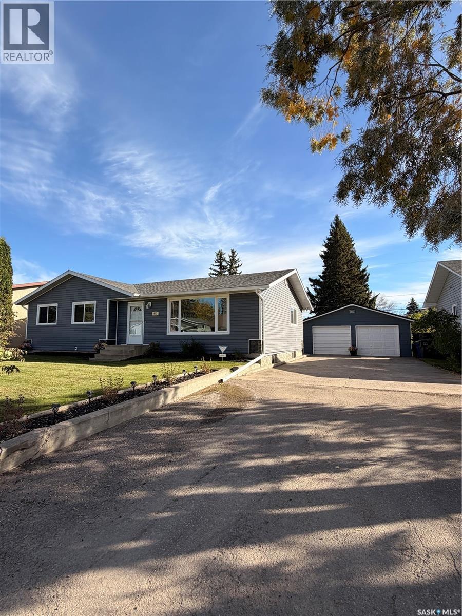 612 2nd Street W Property Photo 1