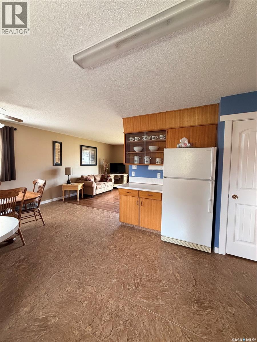 612 2nd Street W Property Photo 5