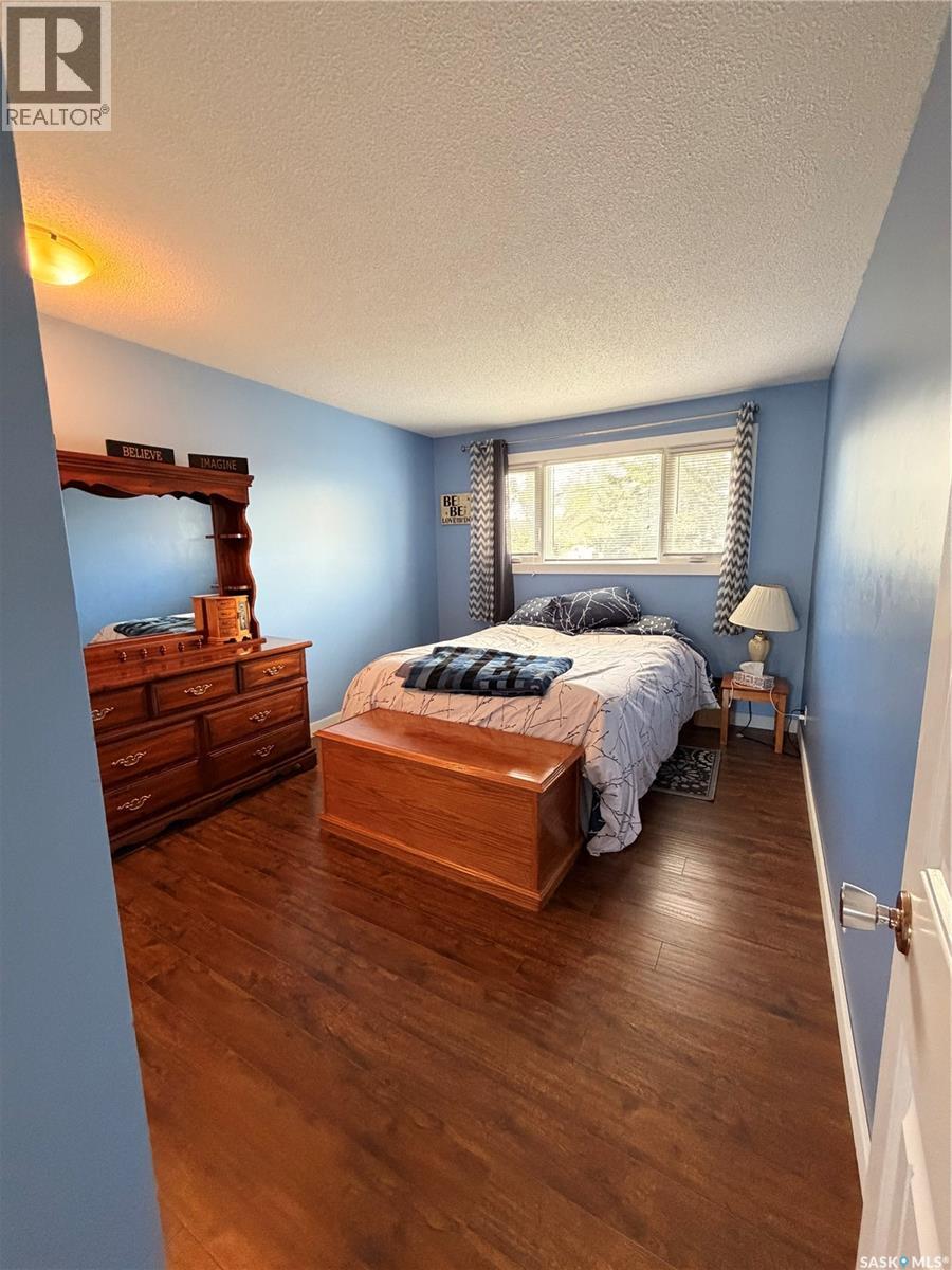 612 2nd Street W Property Photo 8