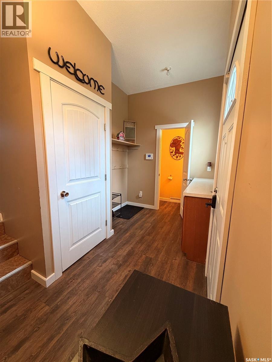 612 2nd Street W Property Photo 11