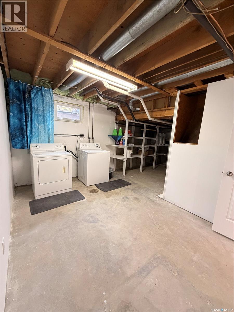 612 2nd Street W Property Photo 12