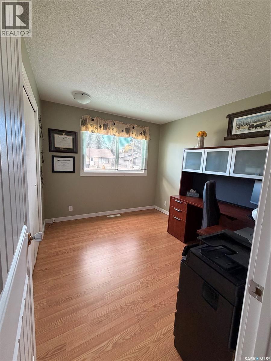 612 2nd Street W Property Photo 13