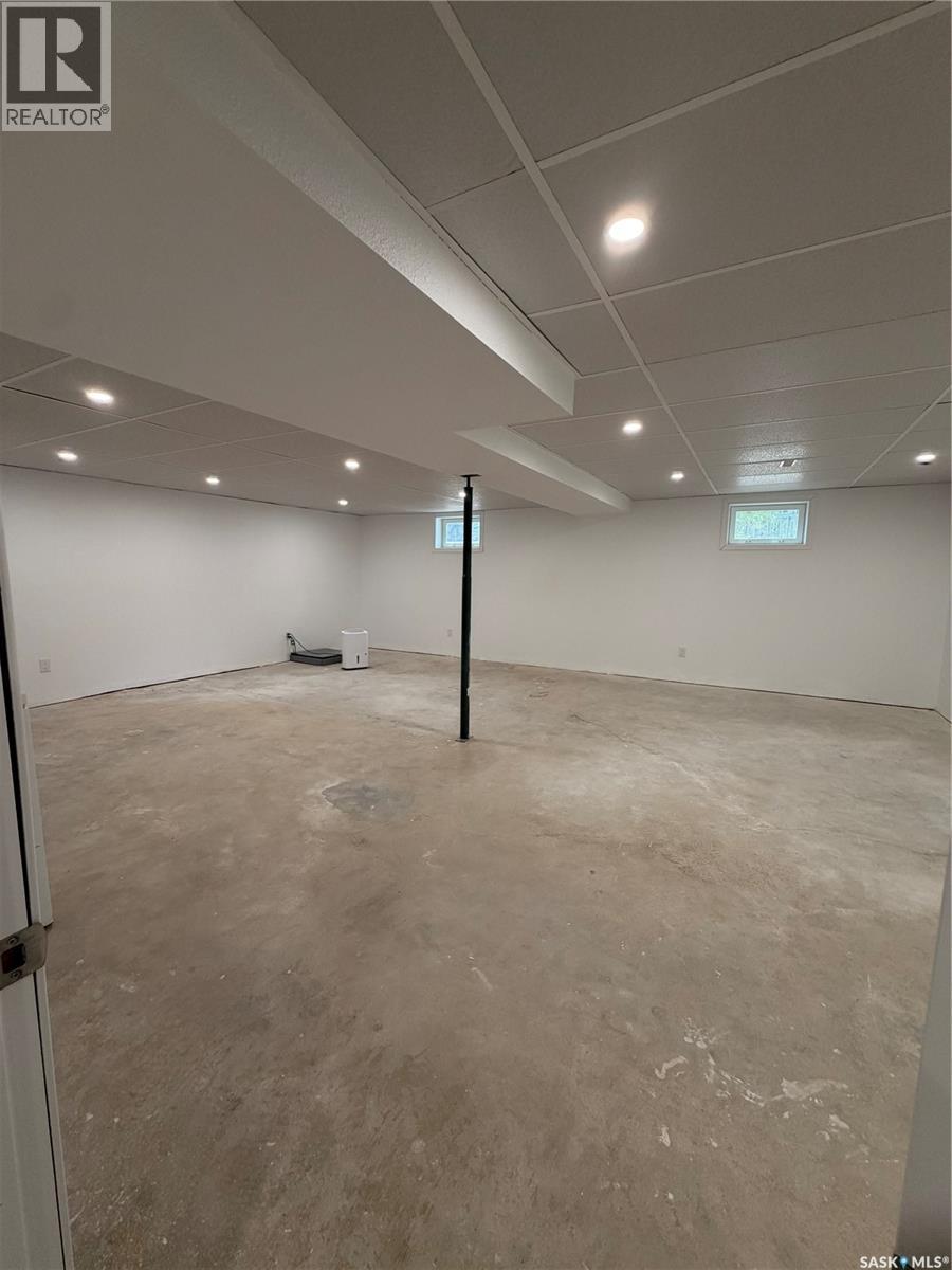 612 2nd Street W Property Photo 16