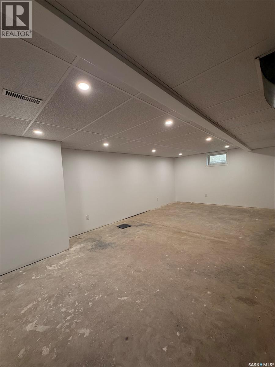 612 2nd Street W Property Photo 17