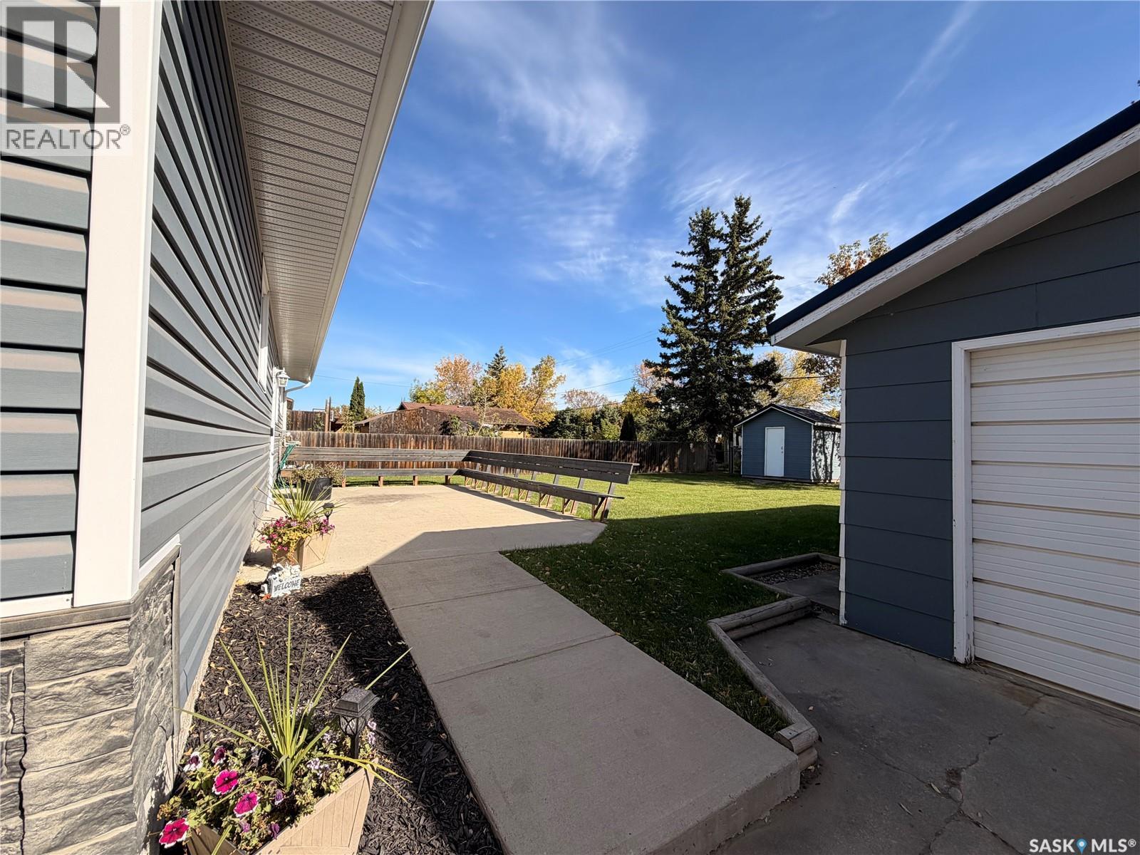 612 2nd Street W Property Photo 21