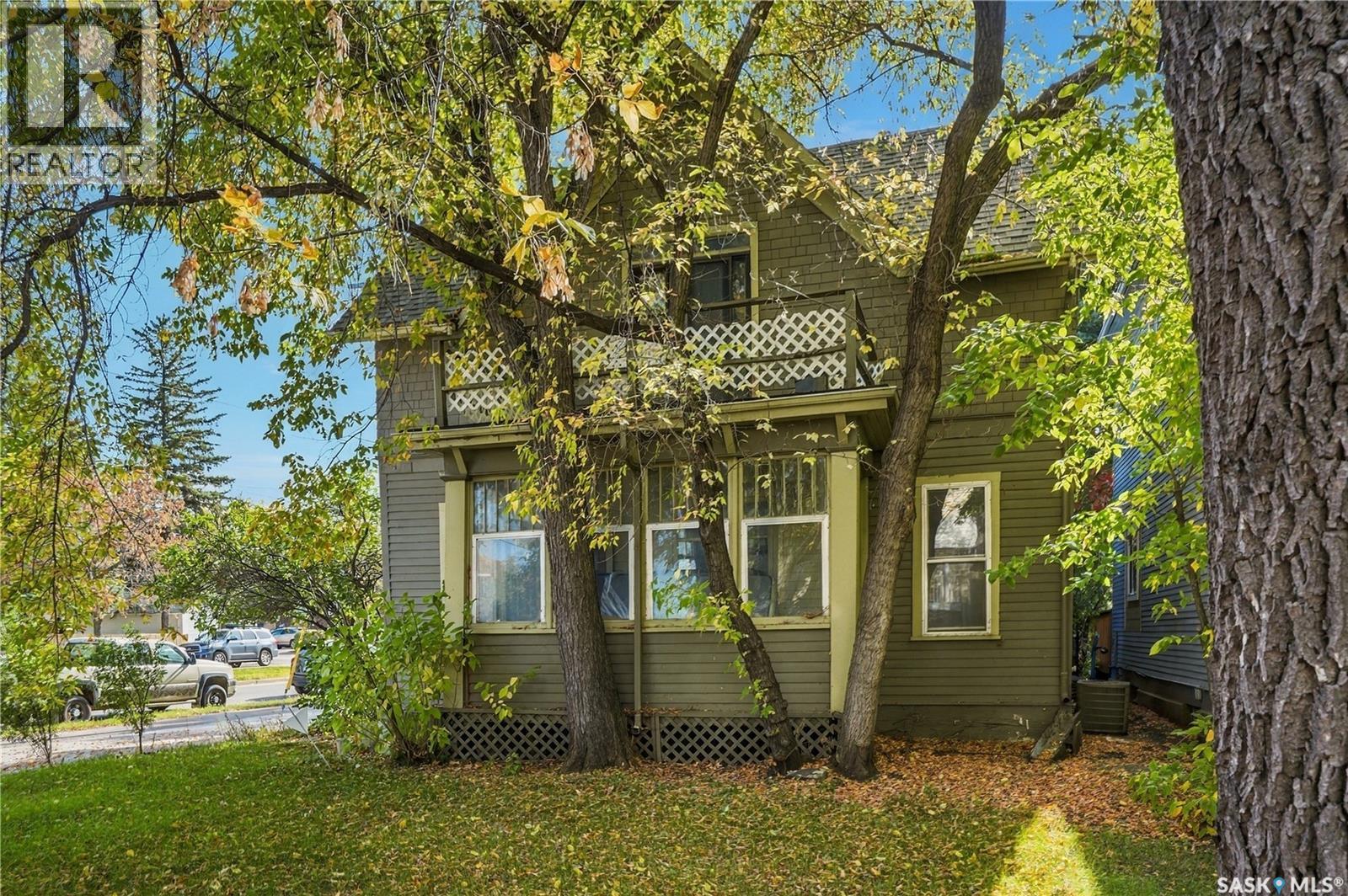 334 10th STREET E Property Photo 1
