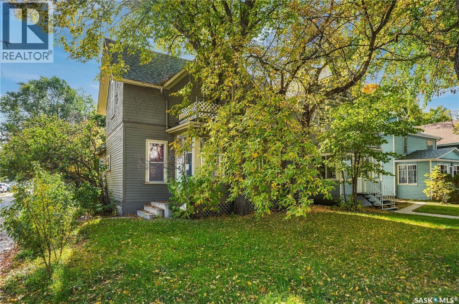 334 10th Street E Property Photo 2