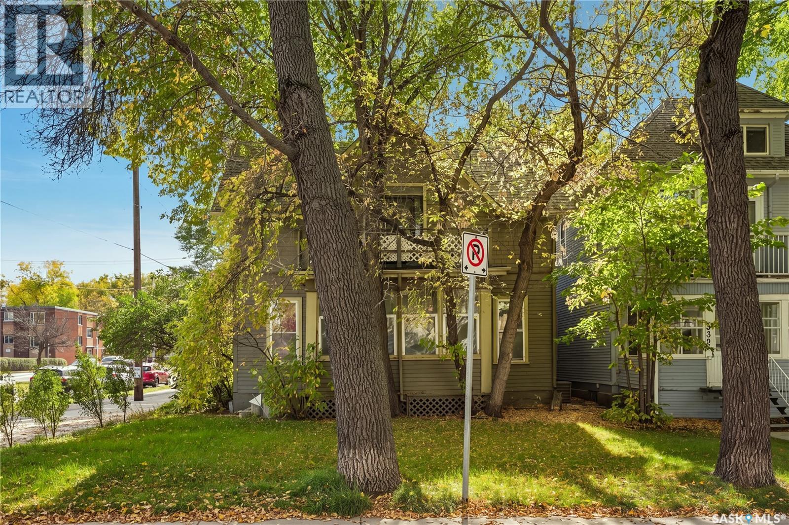 334 10th Street E Property Photo 3