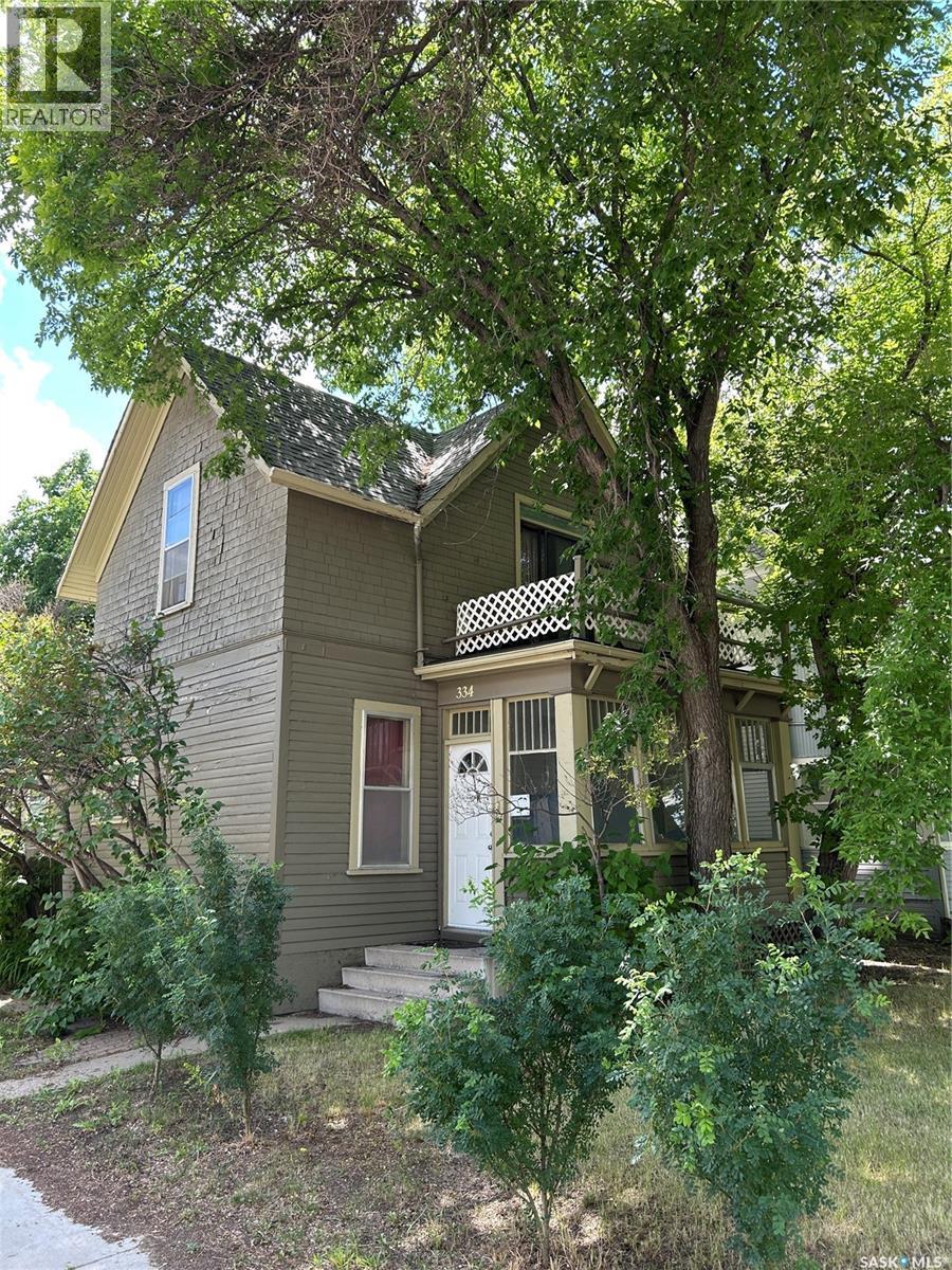 334 10th Street E Property Photo 4