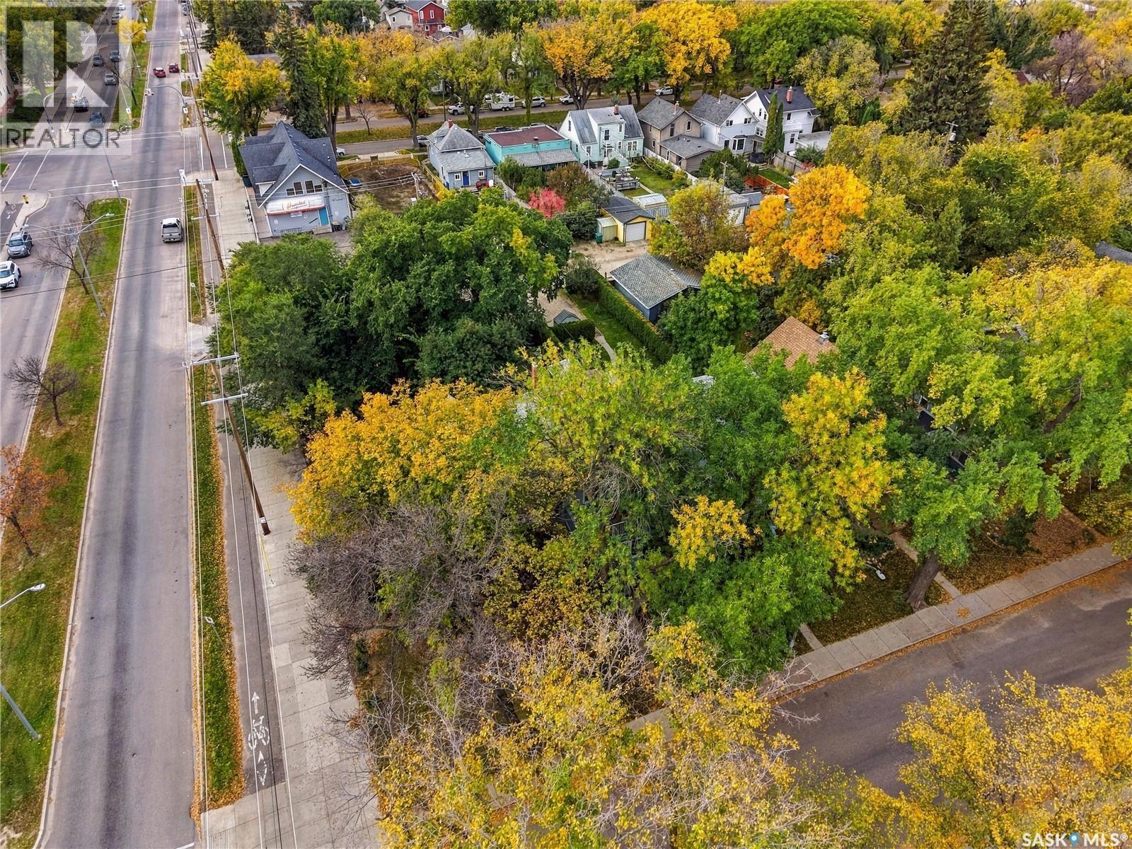 334 10th Street E Property Photo 6