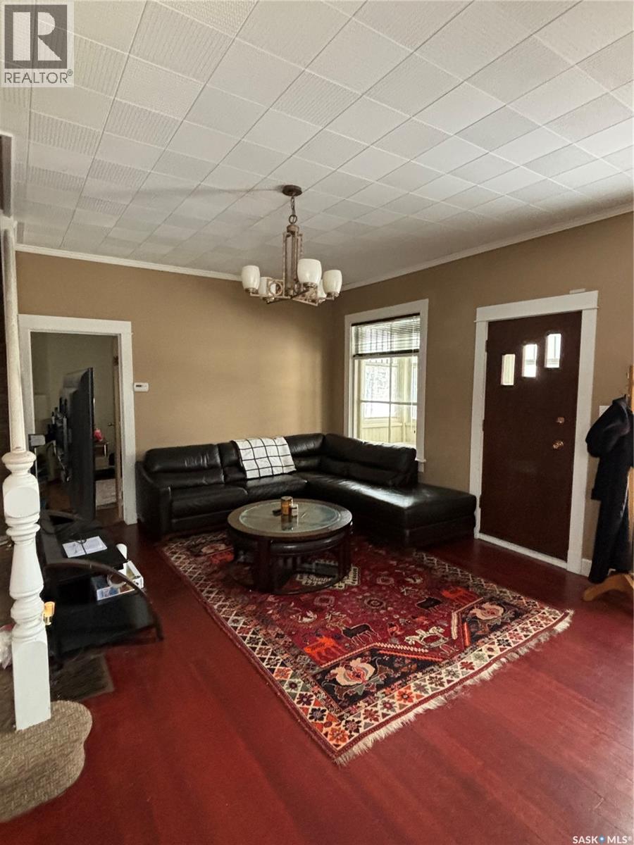 334 10th Street E Property Photo 10