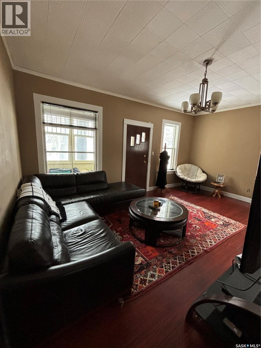 334 10th Street E Property Photo 11