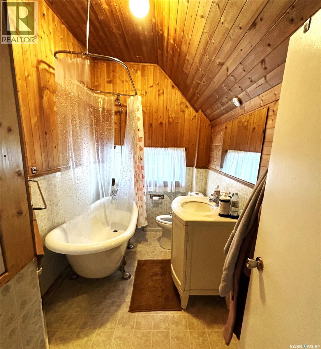 334 10th Street E Property Photo 13