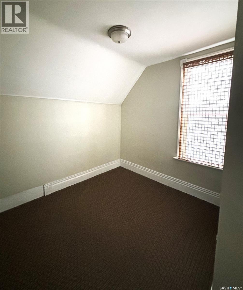 334 10th Street E Property Photo 14