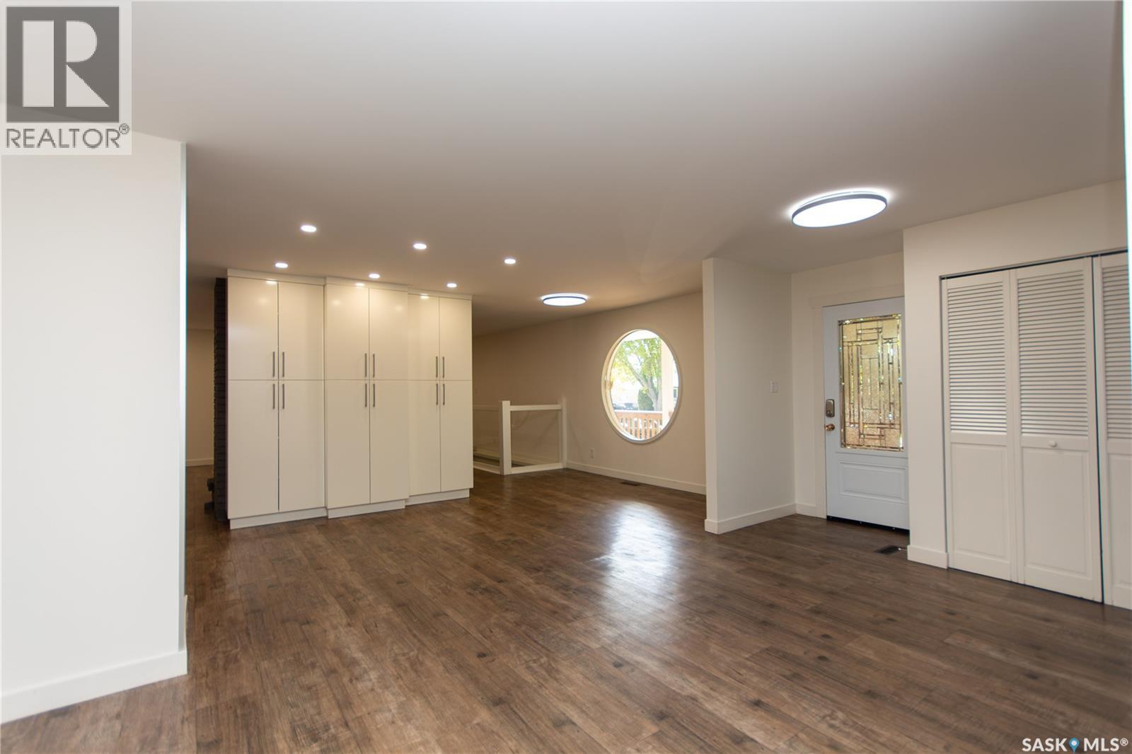10710 Meighen Crescent Property Photo 2