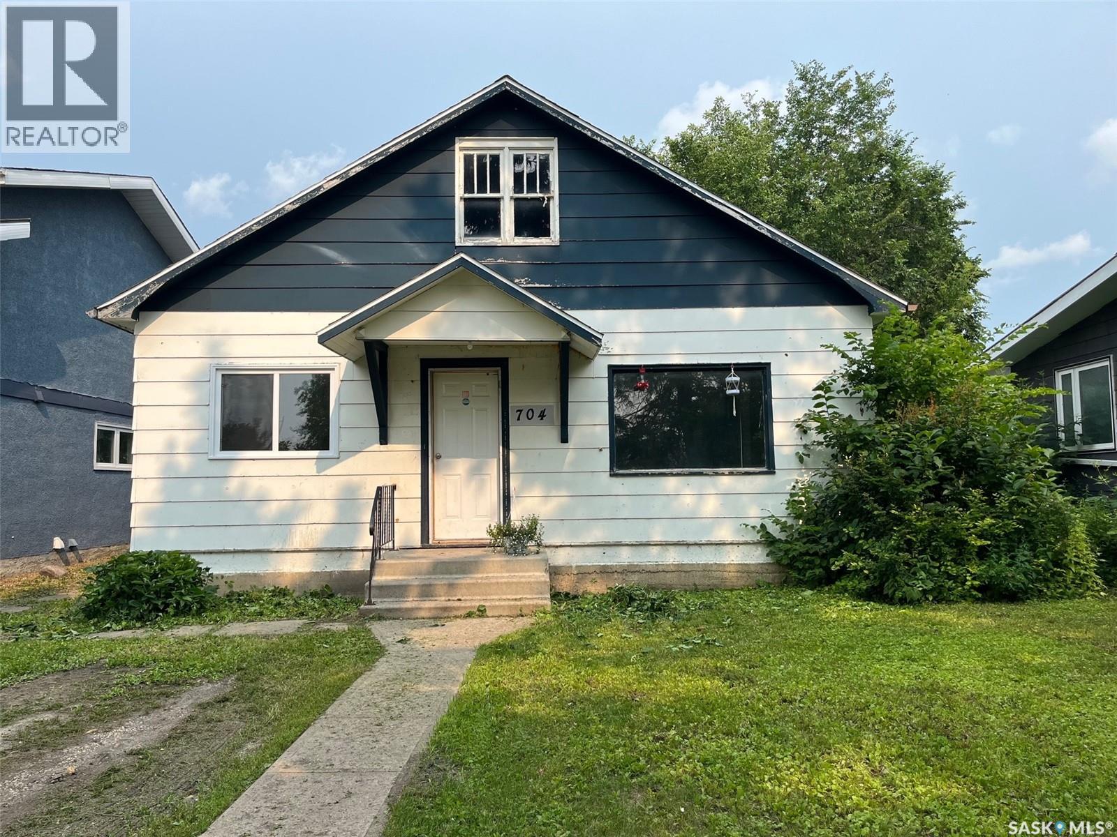 704 West Avenue Property Photo 1