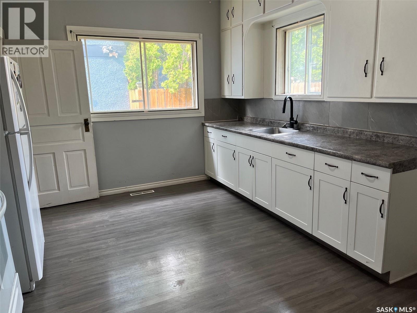 704 West Avenue Property Photo 7