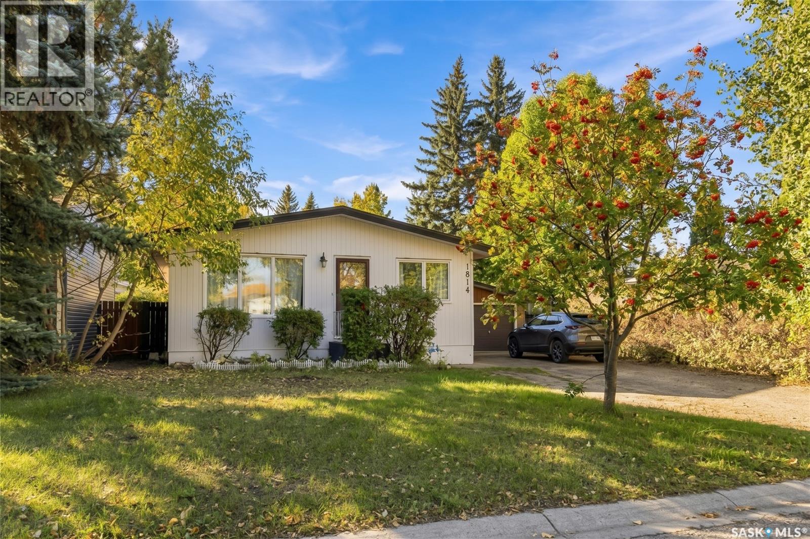 1814 Wilson Crescent Property Photo 1