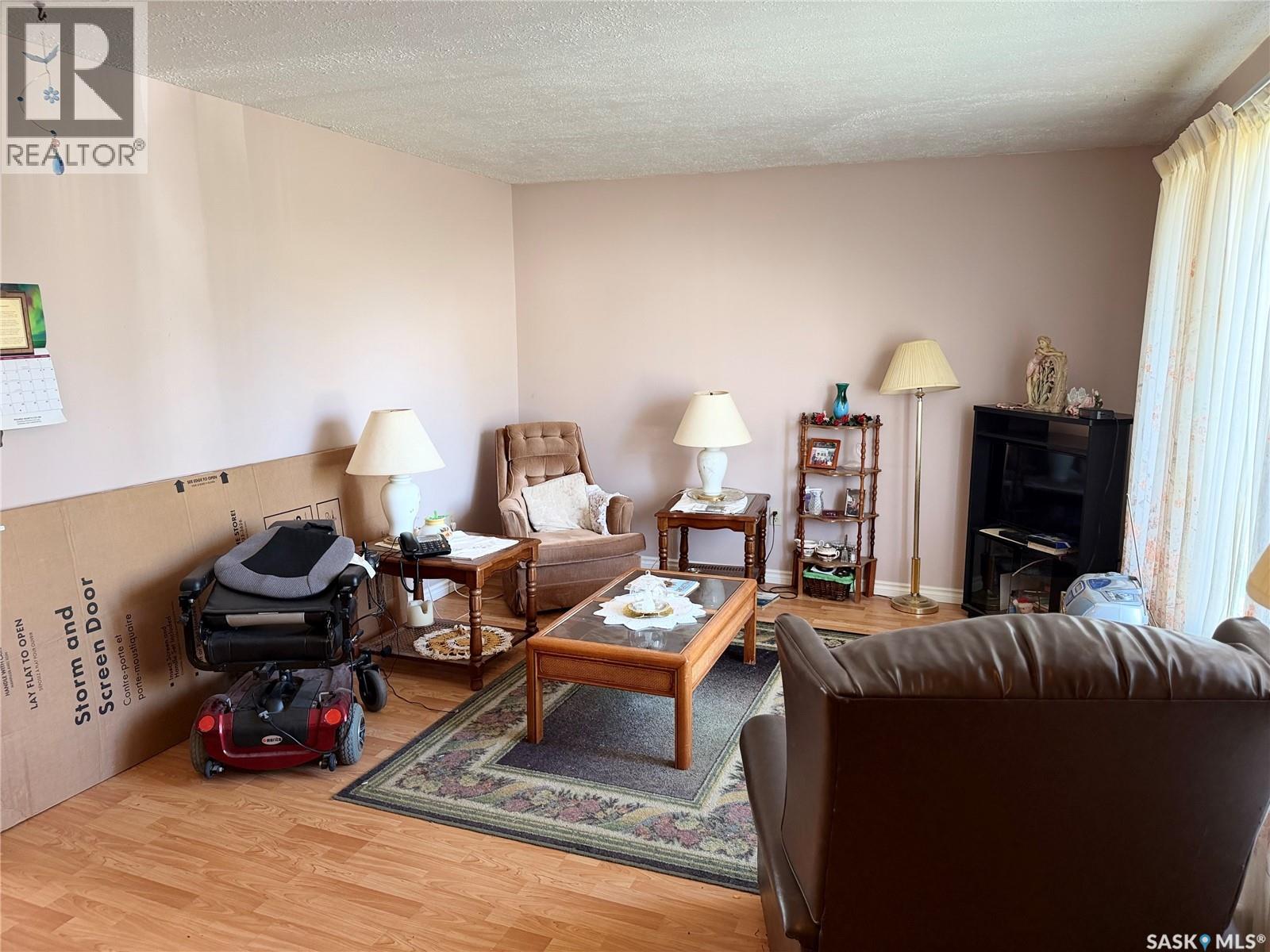 201 2nd Avenue Property Photo 4