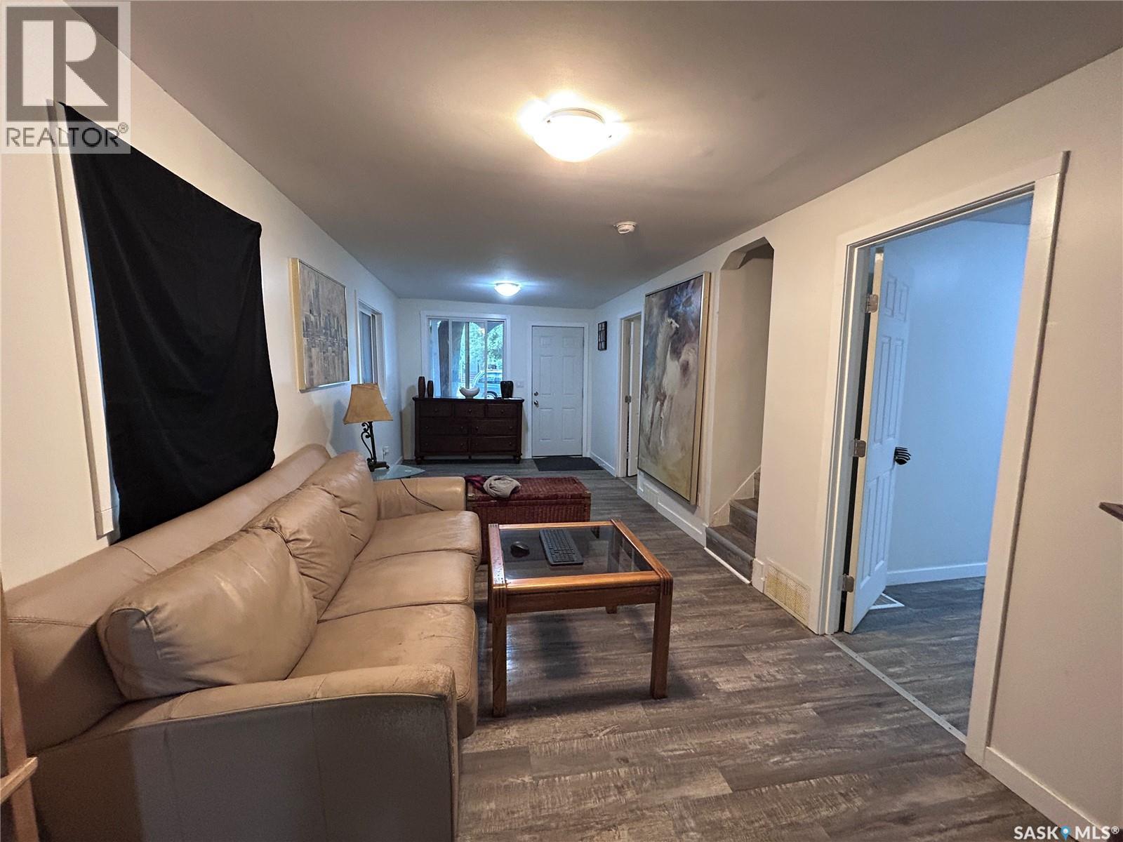 113 109th Street W Property Photo 3