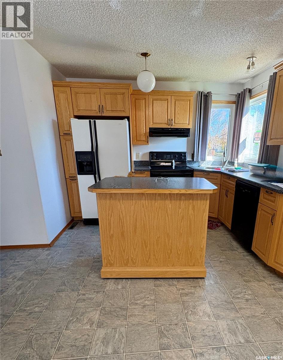 306 2nd Street W Property Photo 3