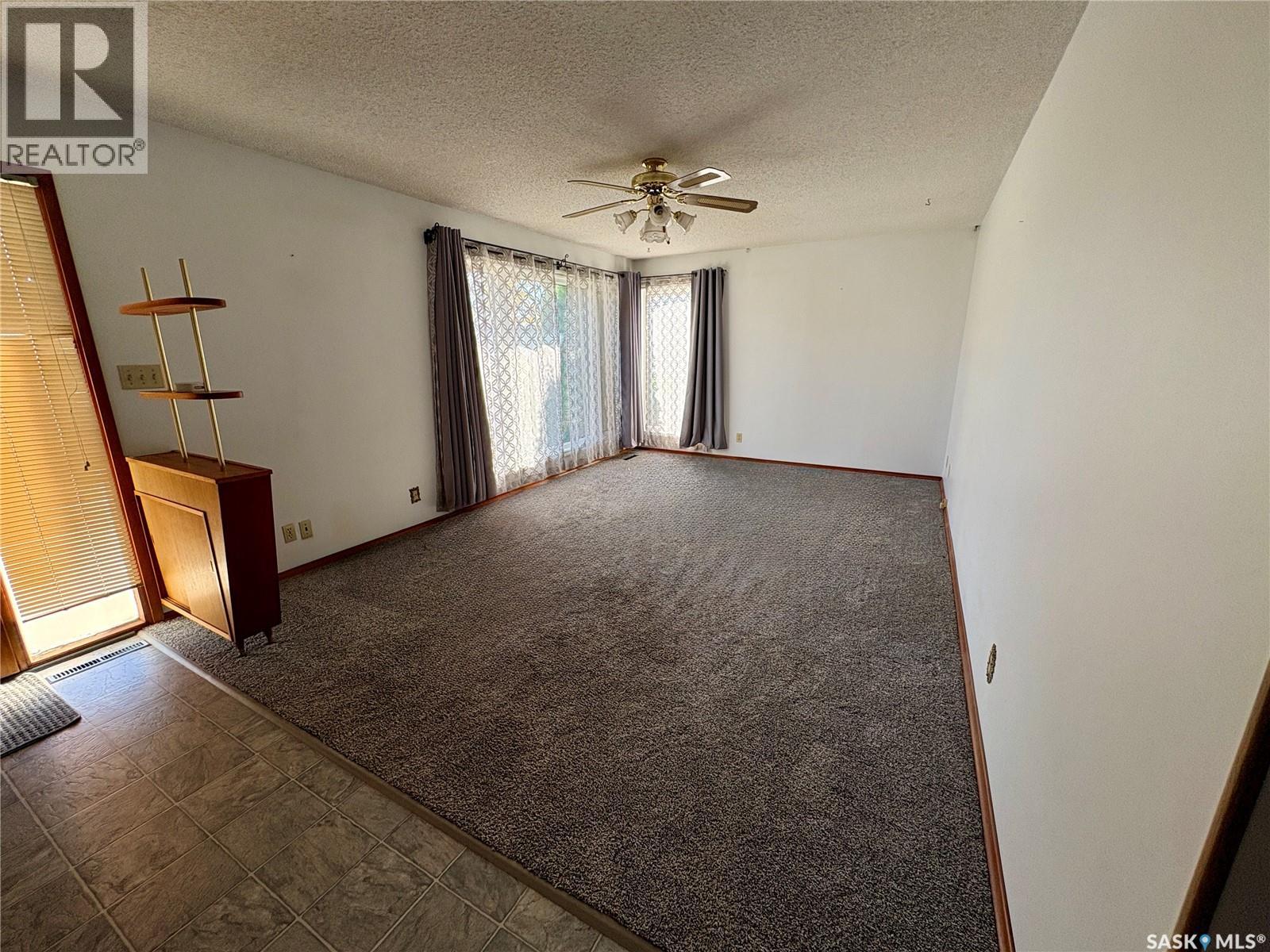 306 2nd Street W Property Photo 7