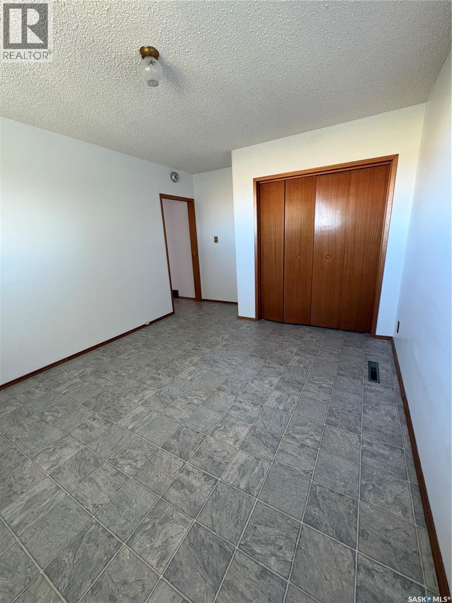 306 2nd Street W Property Photo 10