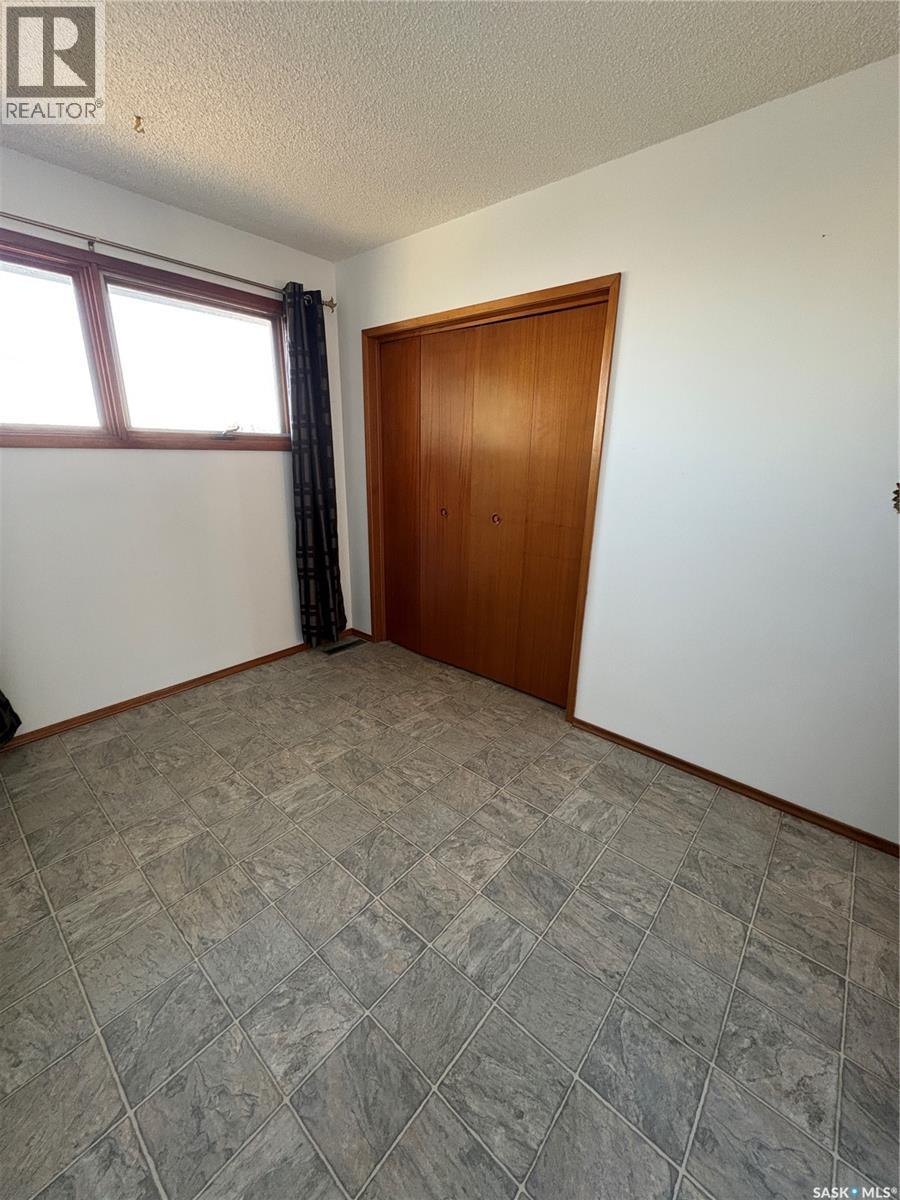 306 2nd Street W Property Photo 11
