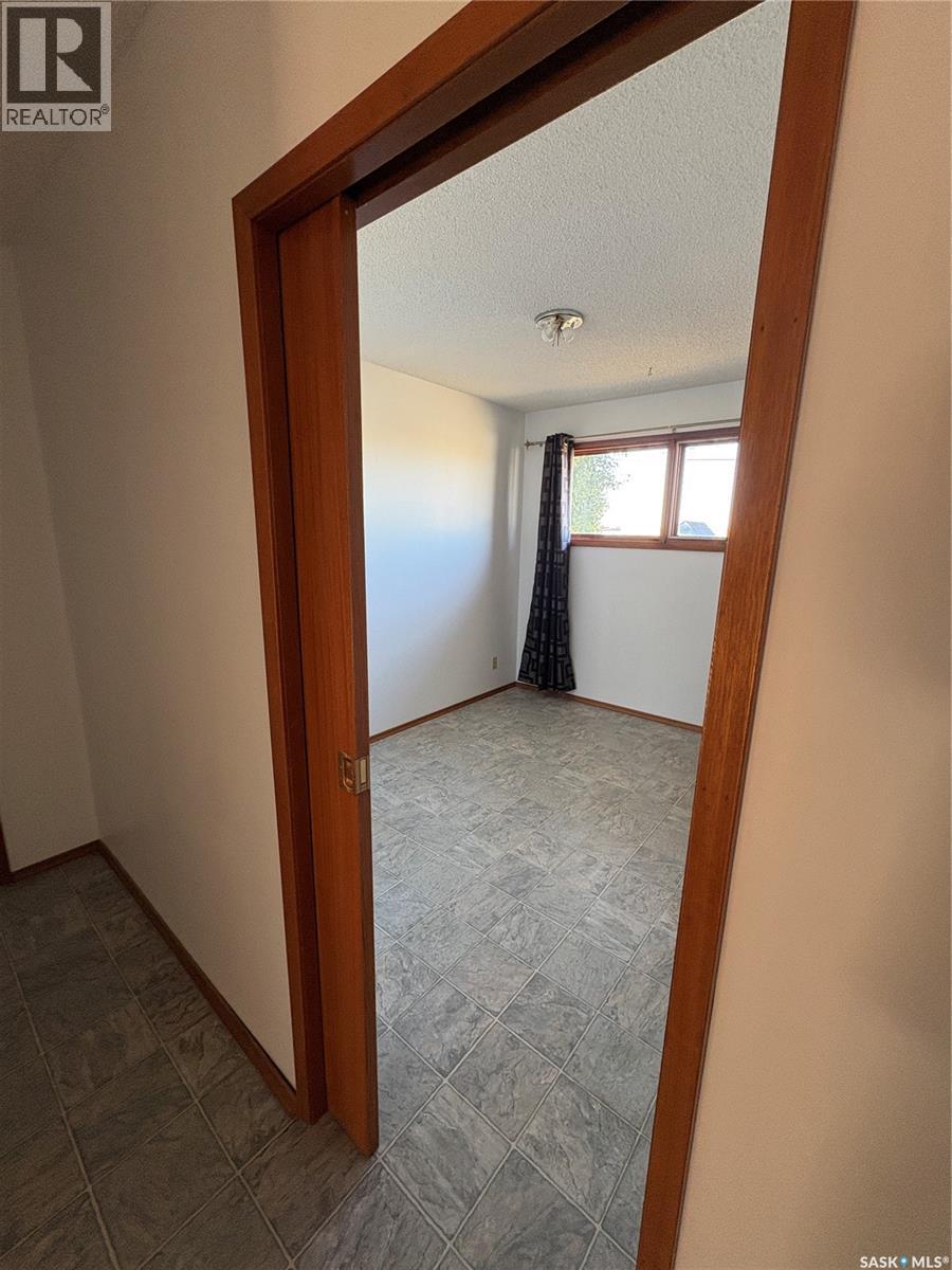 306 2nd Street W Property Photo 15