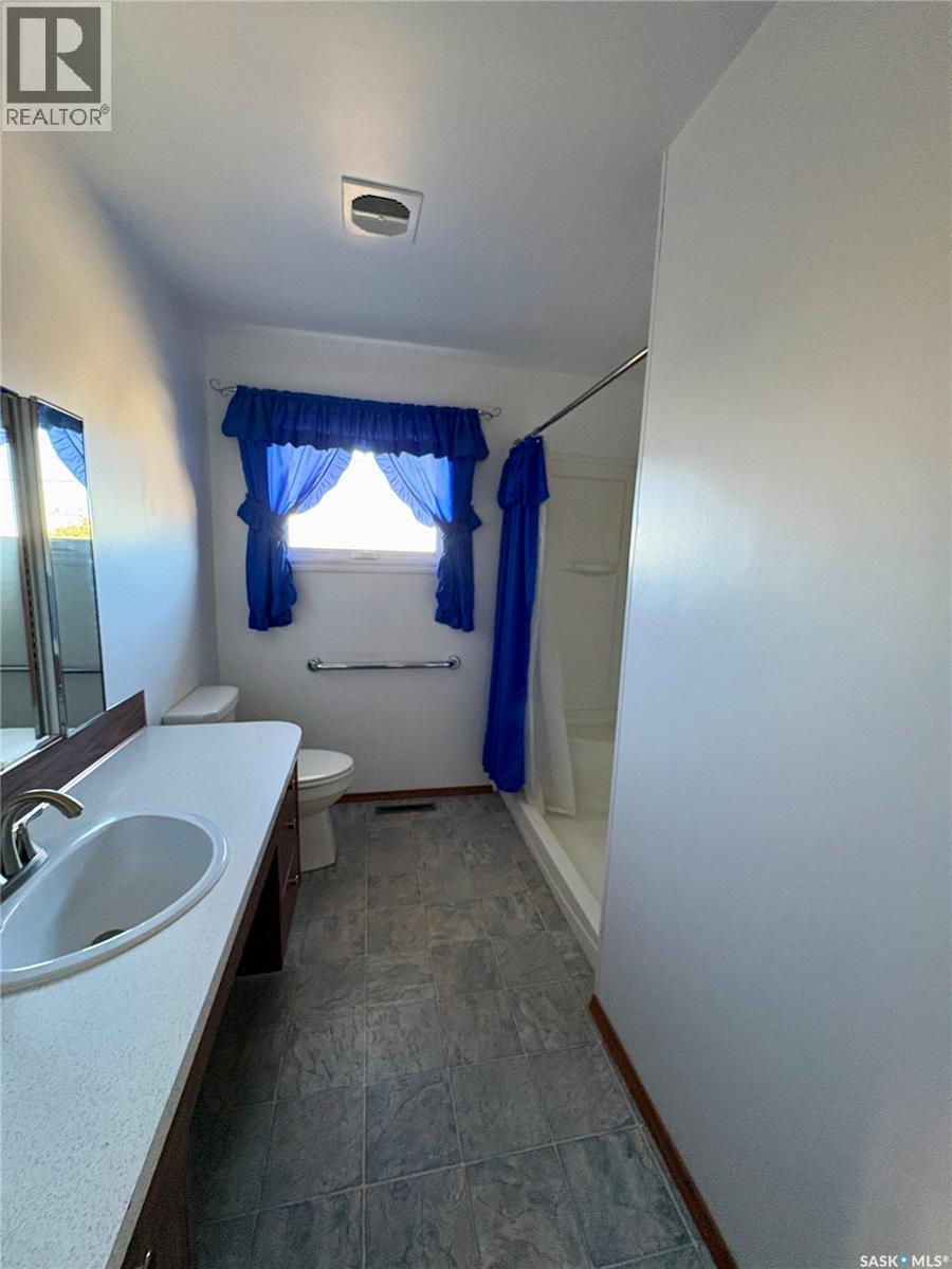 306 2nd Street W Property Photo 16